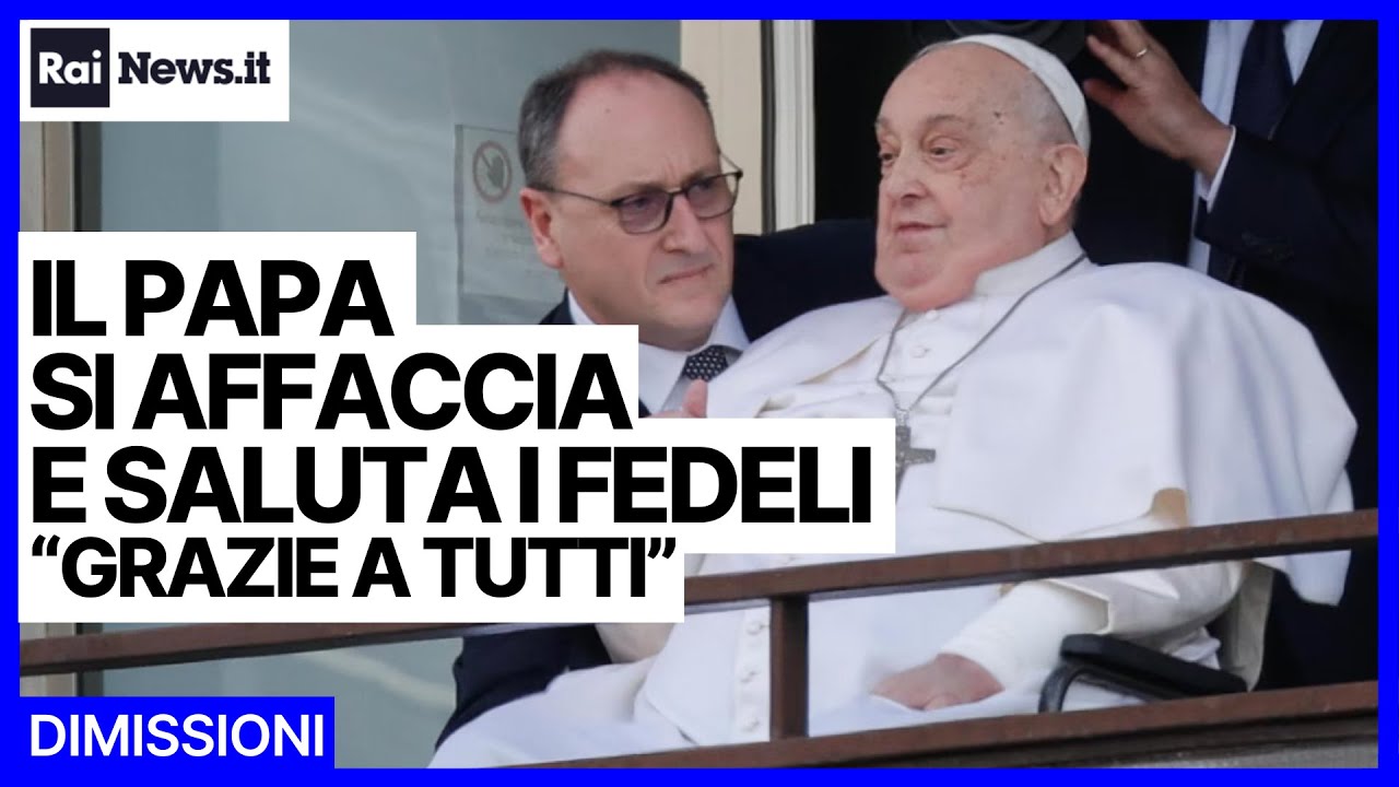 Il Papa si affaccia e saluta i fedeli 