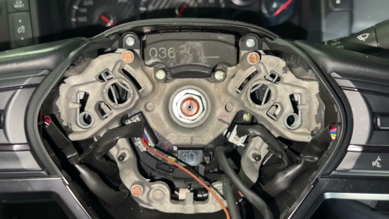 How to remove the Airbag-Module from the steering wheel on a 2017+ Nissan GT-R R35
