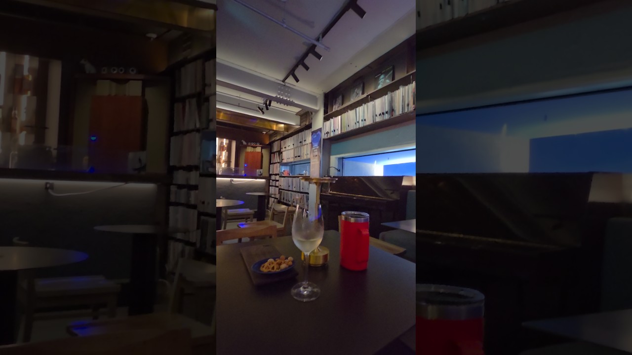 Blue Cat.. Legacy of Murakami Haruki..  #seoul #hannamdong #winebar #murakamiharuki #bluecat #fezh