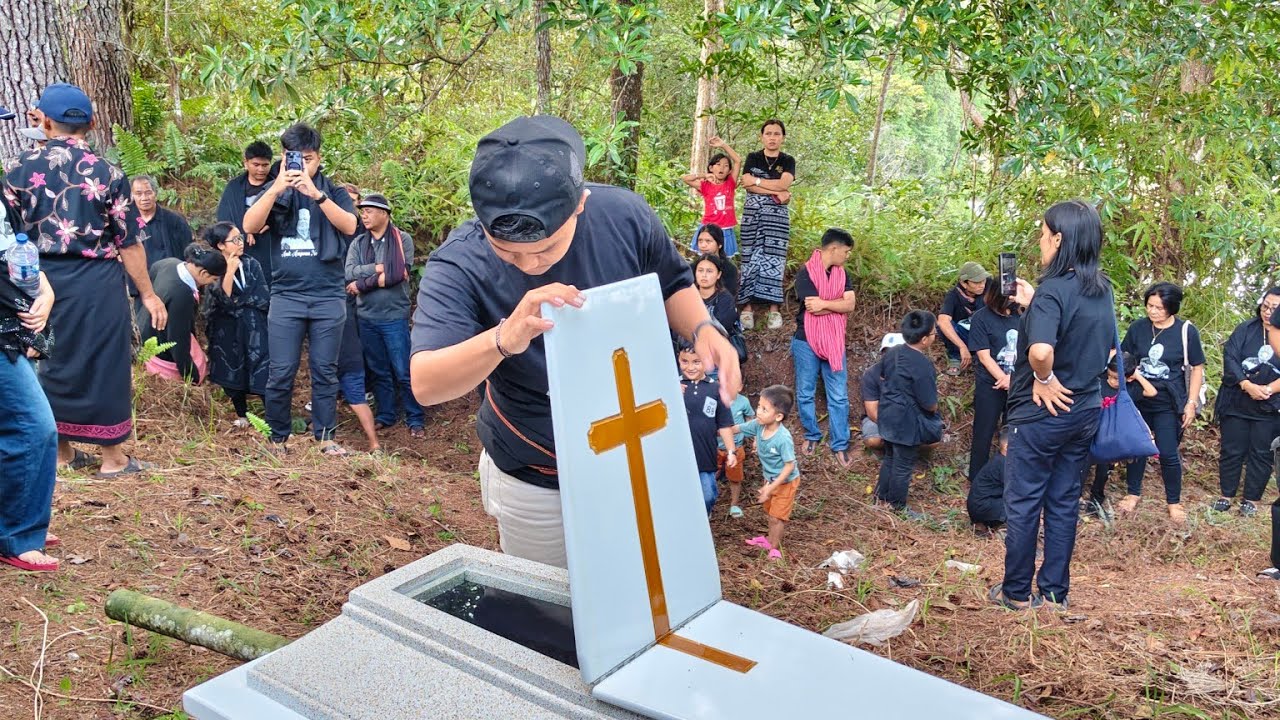 Prosesi Pemakaman Ambe'/Kakek Daniel Ramba (Nek Tuak) 