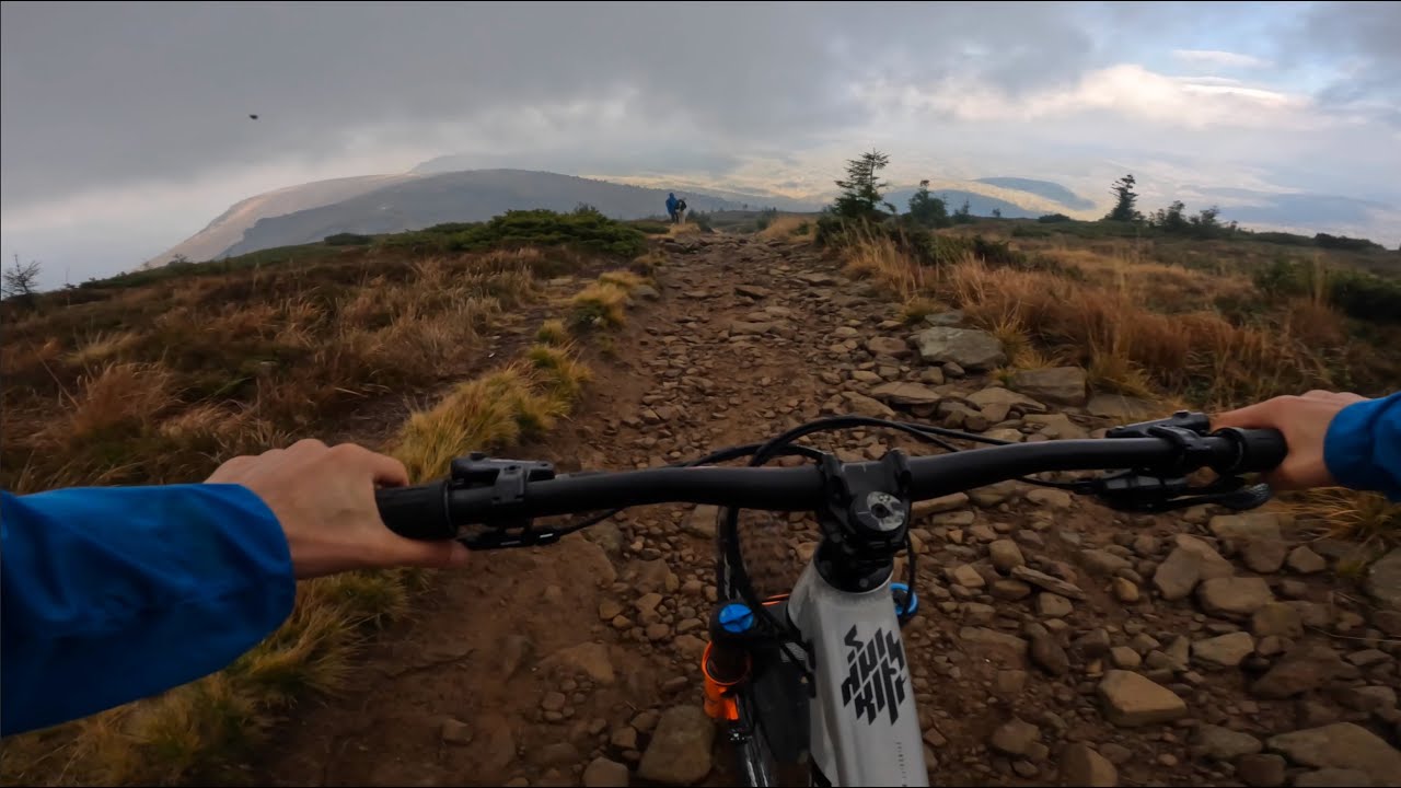 Спуск з г. Пікуй до с. Щербовець