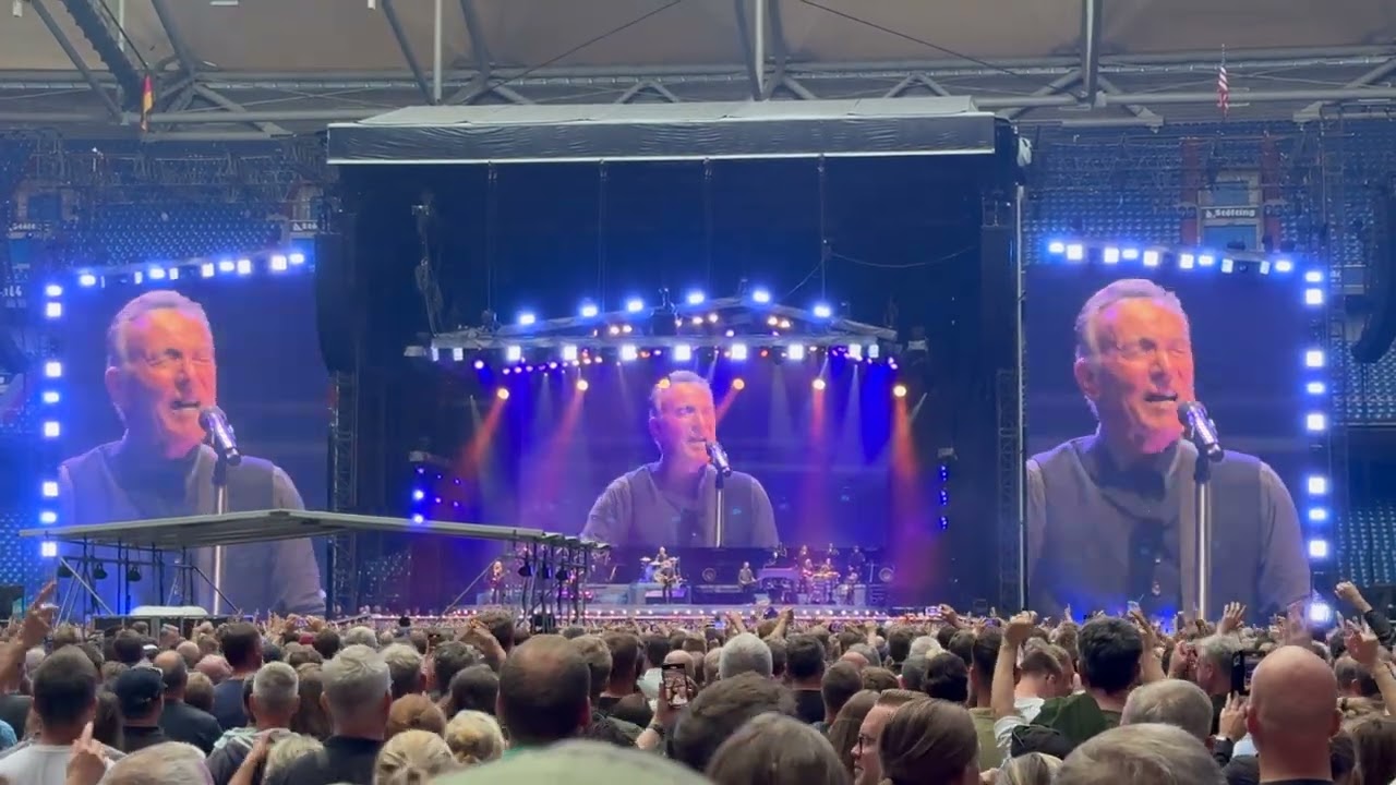 🎸 BRUCE SPRINGSTEEN  -  BECAUSE THE NIGHT | FULL SONG  🎷 | GELSENKIRCHEN 2025