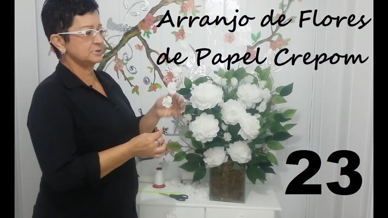 Aula 23 - Como Fazer Arranjos de Flores de Papel de Crepom (Acabamento) - Artesanato