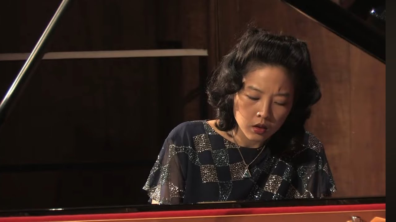 Lisa Yui Plays Beethoven (