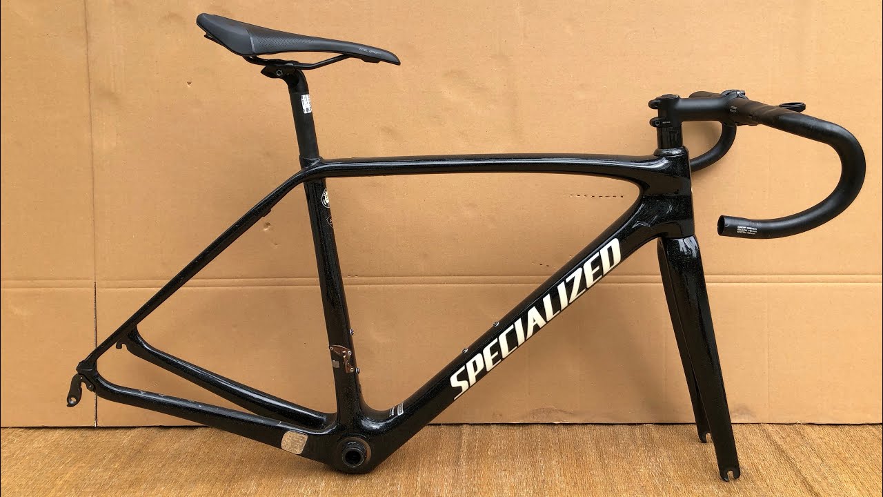 Dư dùng khung Specialized Tarmac SL5 size 52 , màu đen ánh kim, dàn đầu và yên xe, giá 19tr bao ship