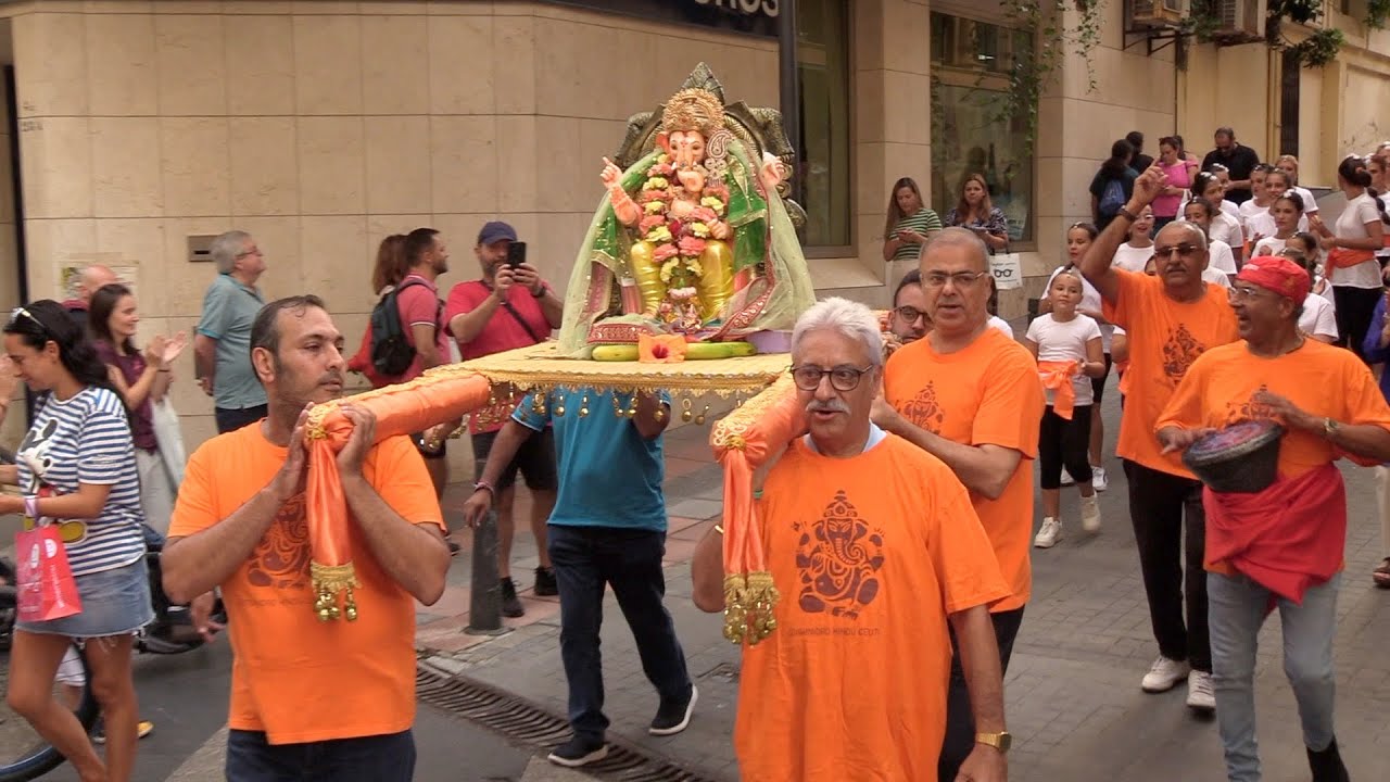 La plaza Nelson Mandela se engalana para festejar el nacimiento de Ganesh