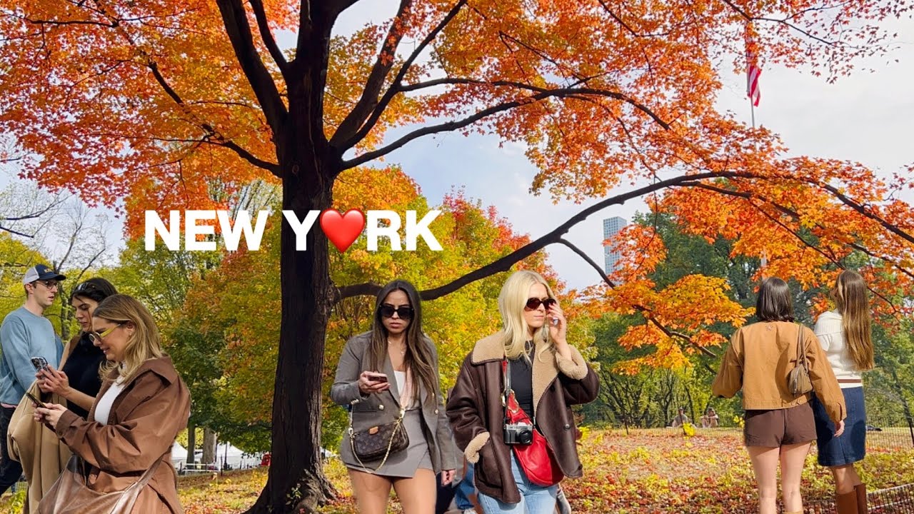 [4K]🇺🇸NYC Autumn Walk🗽Beautiful Fall Foliage in Central Park🍂🍁Lively Saturday Vibes in NYC, Oct 2025