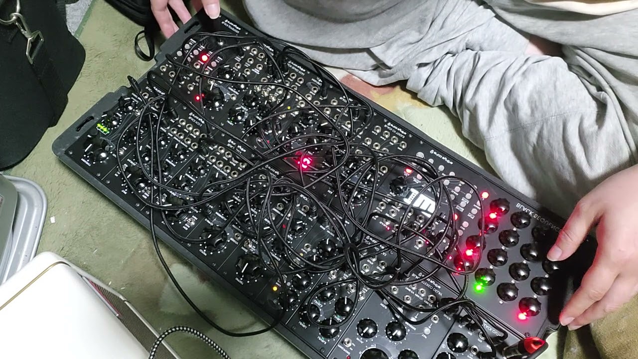 erica synths ｢Black System III in Carbon Fibre Travel Case｣first JAM #ericasynths #techno