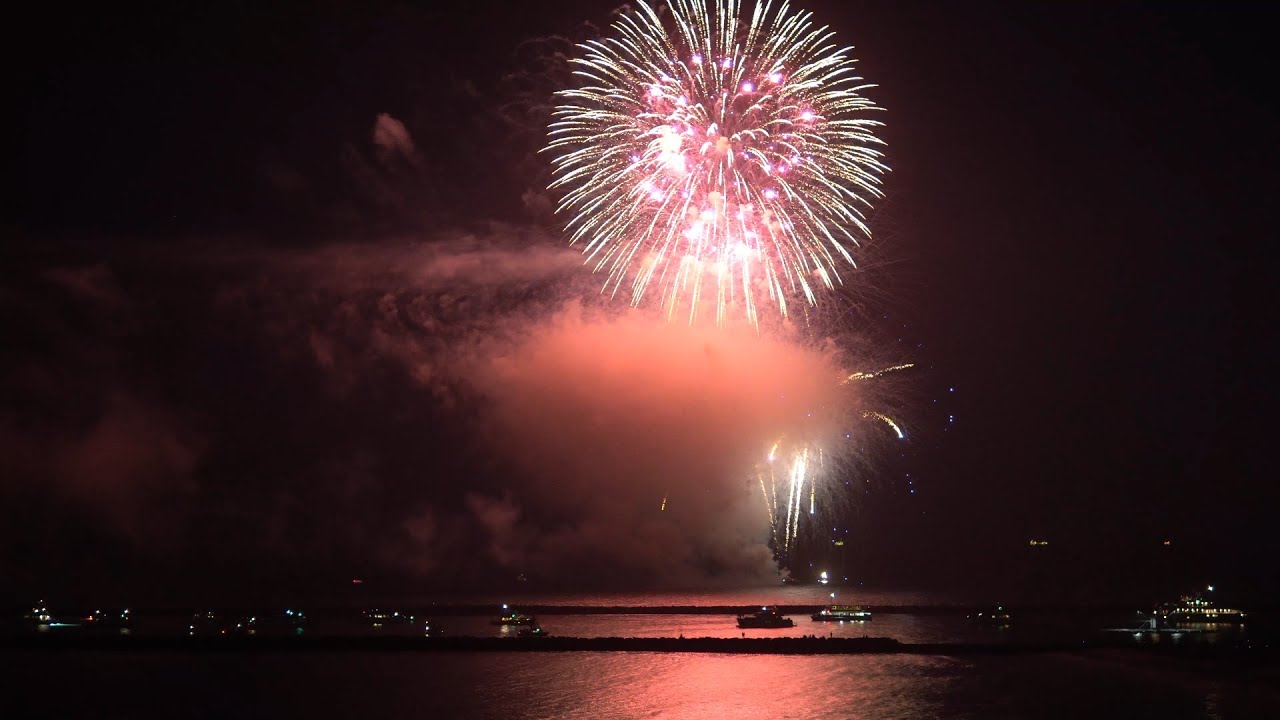 CDM Newport Beach, CA, Fireworks, 7/4/2017 - Part 1 (4K@30p)
