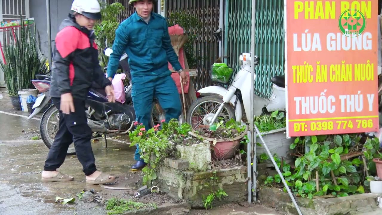 XÃ TÂN LẠC TIẾP TỤC RA QUÂN GIẢI TỎA HÀNH LANG AN TOÀN GIAO THÔNG TẠI CHỢ XÓM TÂN TIẾN VÀ NEN 2