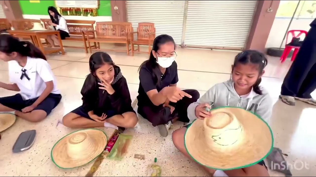 ภาคปฎิบัติ  กิจกรรมเรียนรู้ภูมิปัญญาหัตถศิลป์ เขียนภาพลายปลาสังคโลกบนหมวกสานโรงเรียนวัดโบสถ์  #☝