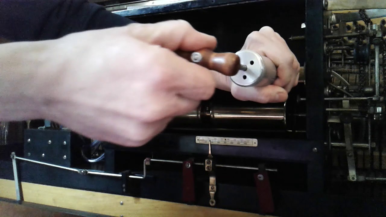 How to use a tracker bar pump ? Keep your pianola / player piano alive ! Fr + En subs