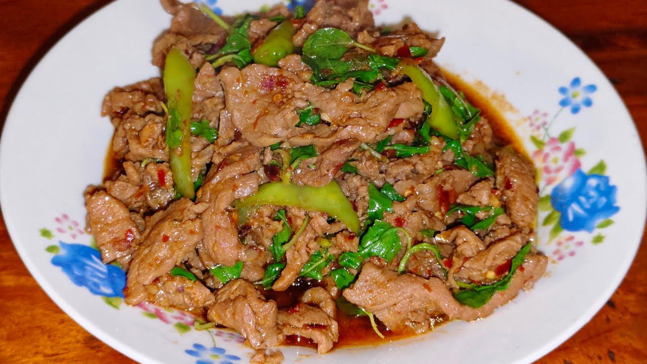 ทำผัดกระเพราเนื้อชิ้นง่ายๆให้อร่อยกับครัวแม่ยงค์บ้านหมี่