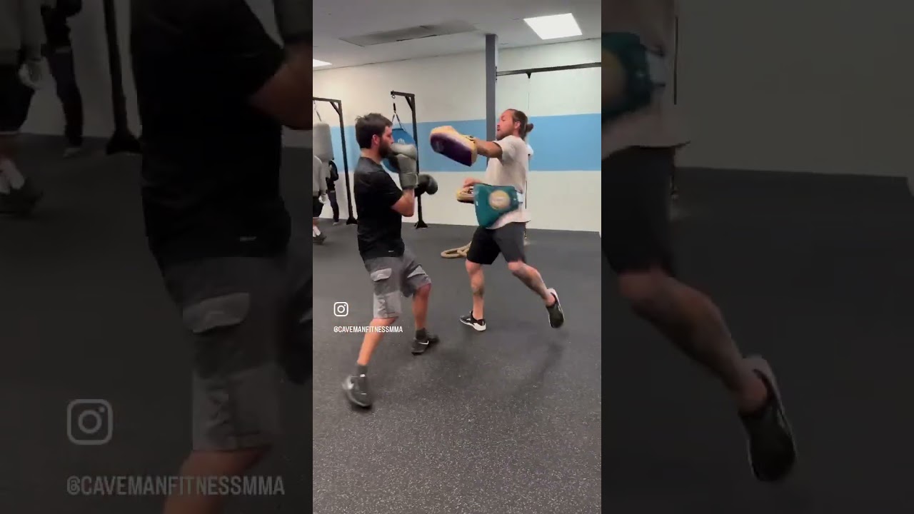 Progressive #Kickboxing combination. Make em miss make em pay 💰 #Mma #mmatraining #mmafighter