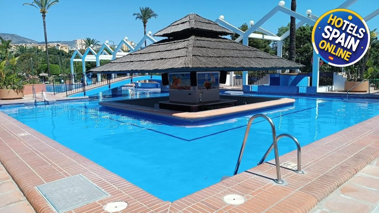 BENAL BEACH Vista al mar, piscina templada | Benalmadena, Spain | Hotel Review 🏩