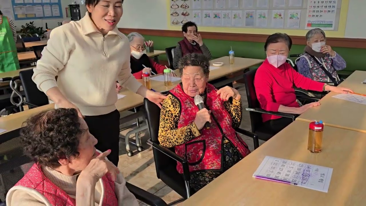 “빙고게임 후 흥 폭발! 어르신 노래교실로 웃음 가득한 하루｜진접오남 동행데이케어센터”
