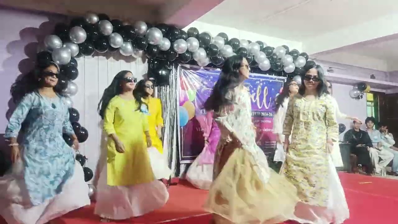 Outgoing class Xll (sc) students
