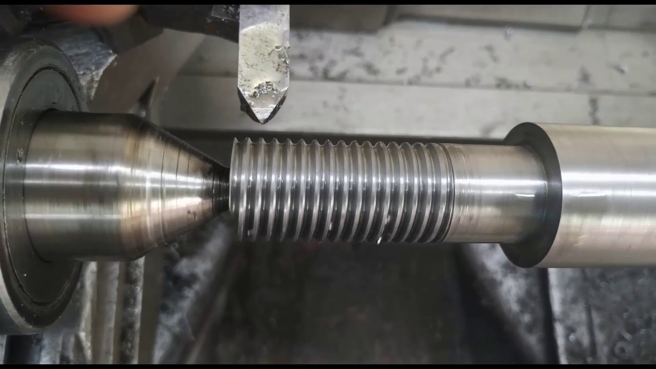 Tornillo rosca izquierda en torno mecánico