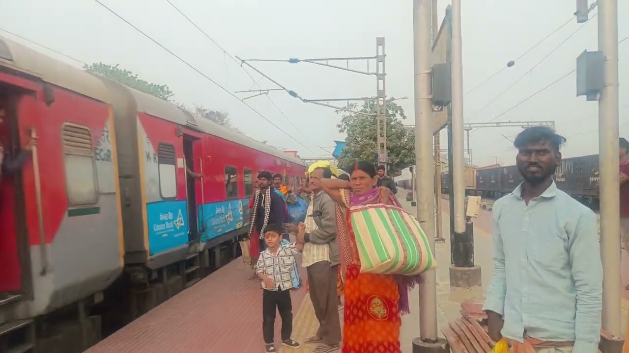 Puri Hawrah janshatabdi express train video || Indian railway platform me pesenjar ||