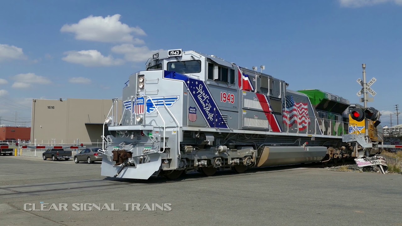 Union Pacific 1943: MASSIVE 20 Car Passenger Train!