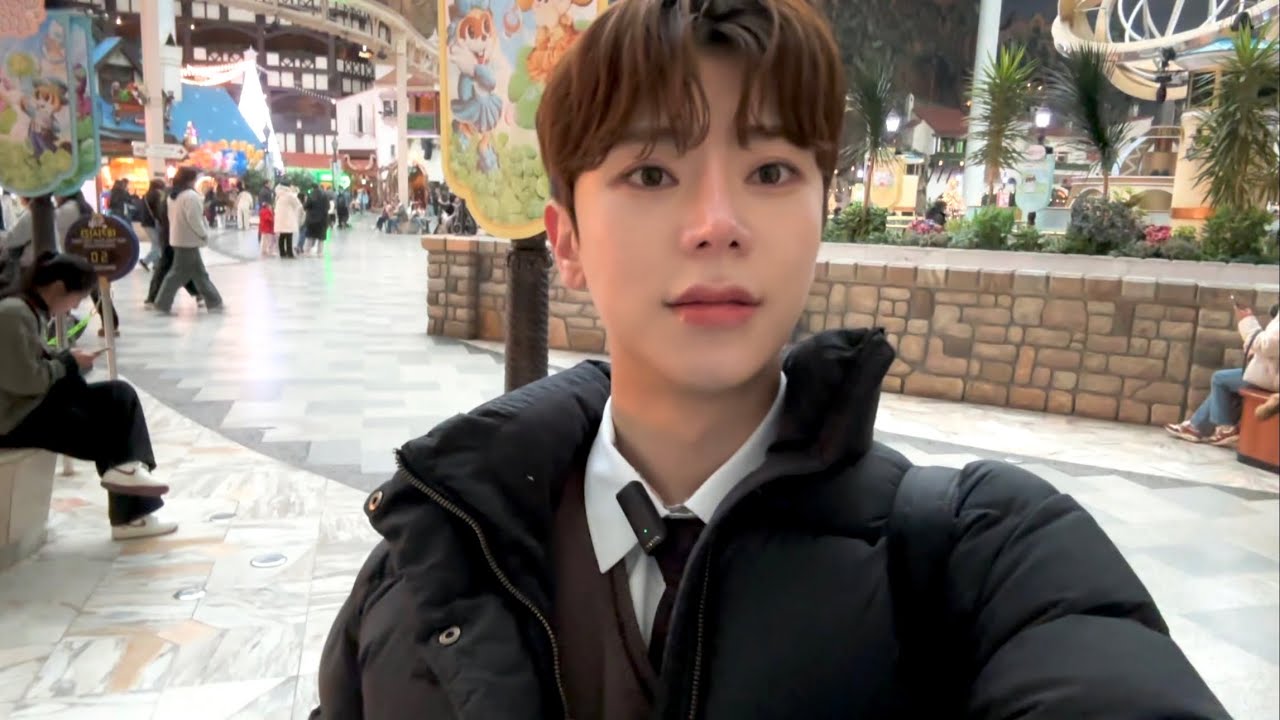 Я пошла в Lotte World одна, потому что у меня не было друзей.