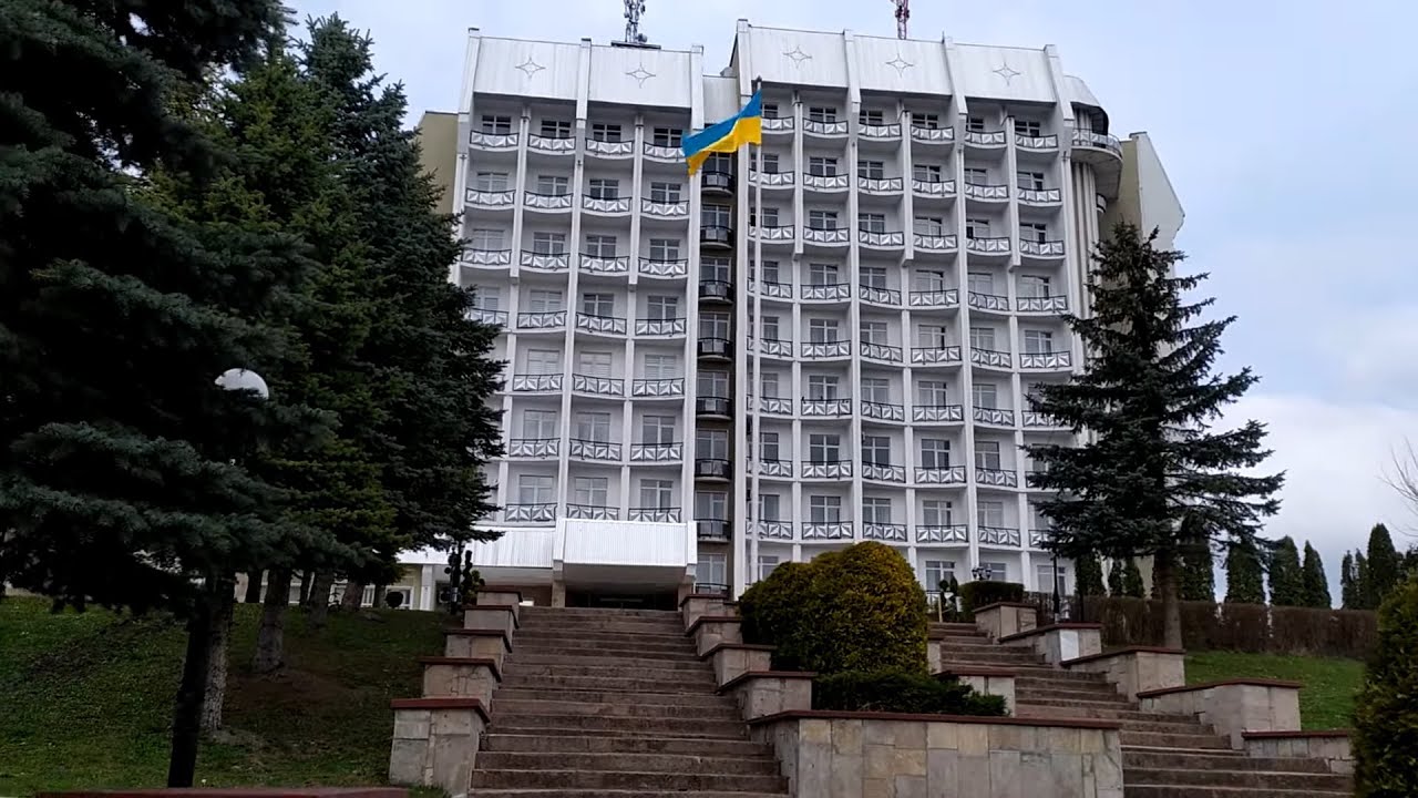 Територія санаторія Перлина Прикарпаття у Трускавці 18 квітня 2021 року