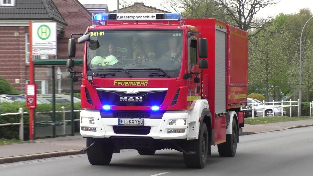[Lagerhallenvollbrand auf Bauernhof] Einsatzfahrten zu Gro&szlig;brand in Schenefeld