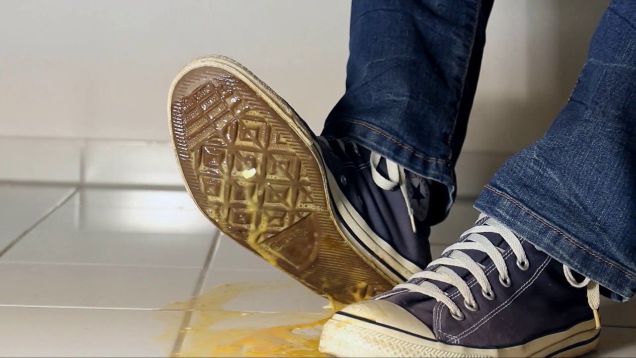Converse Chucks crushing eggs