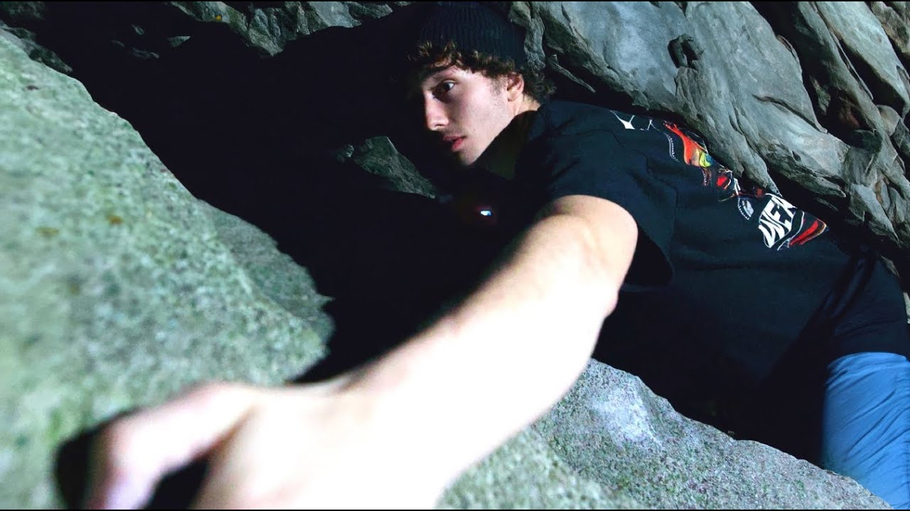 NIGHT ROCK CLIMBING PHOTOGRAPHY
