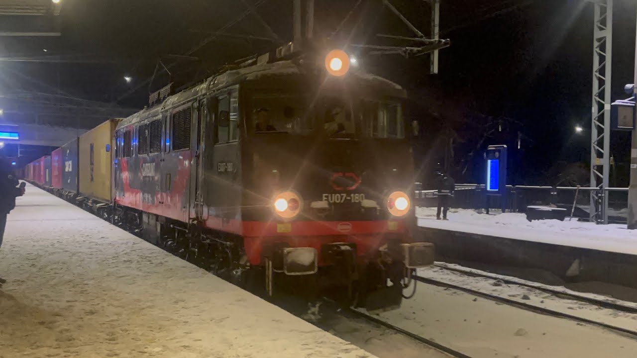 Wjazd cargounit EU07-180 nad bocznice nowy dwór mazowiecki 
