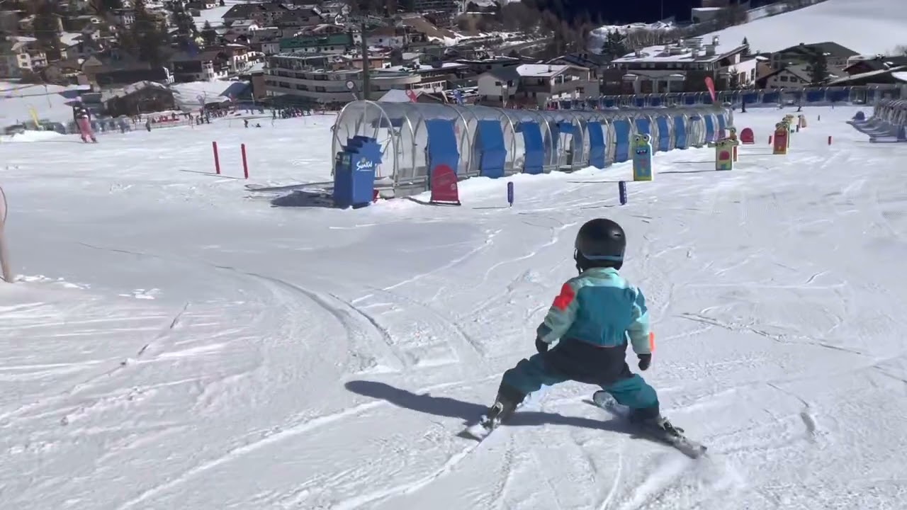 3 years old child skiing in St.Anton am Arlberg🙌🏼⛷