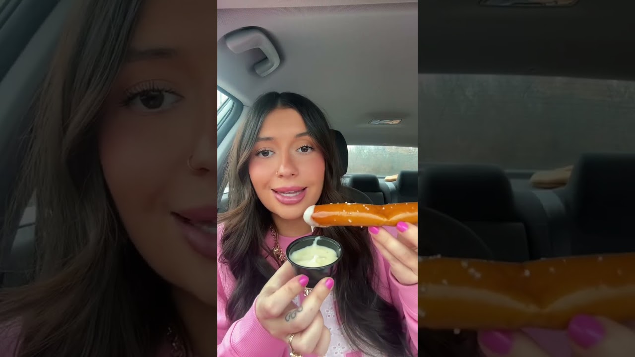 🎧 ASMR MORE PRETZELS N CHEESE DIP🥨🧀😍 #eatwithme #tastetest #pretzelbites #pretzel