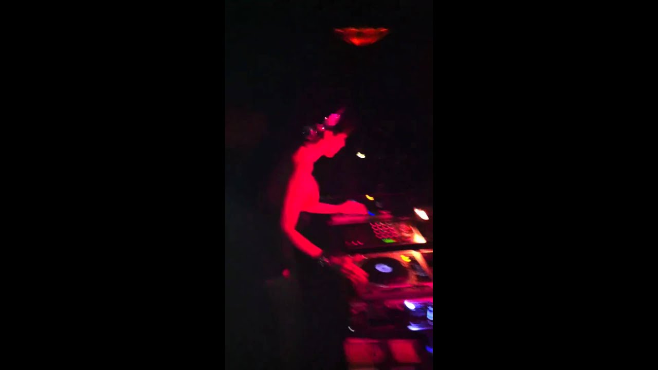 DJ ELLE @ The Monde Os&eacute; Burlesque Ball 2011