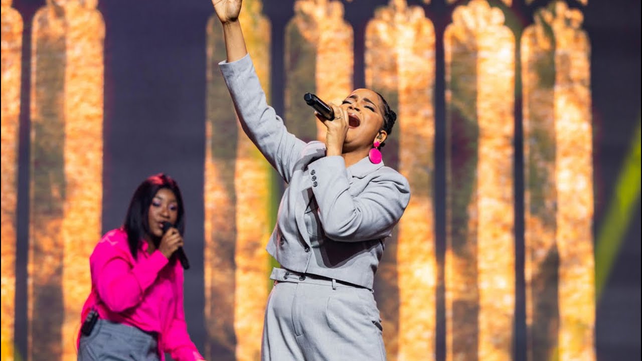 CHANTE ALLÉLUIA/ TU ES BON ET TON AMOUR DURE À JAMAIS | Impact Gospel Choir - Esther AKOUN