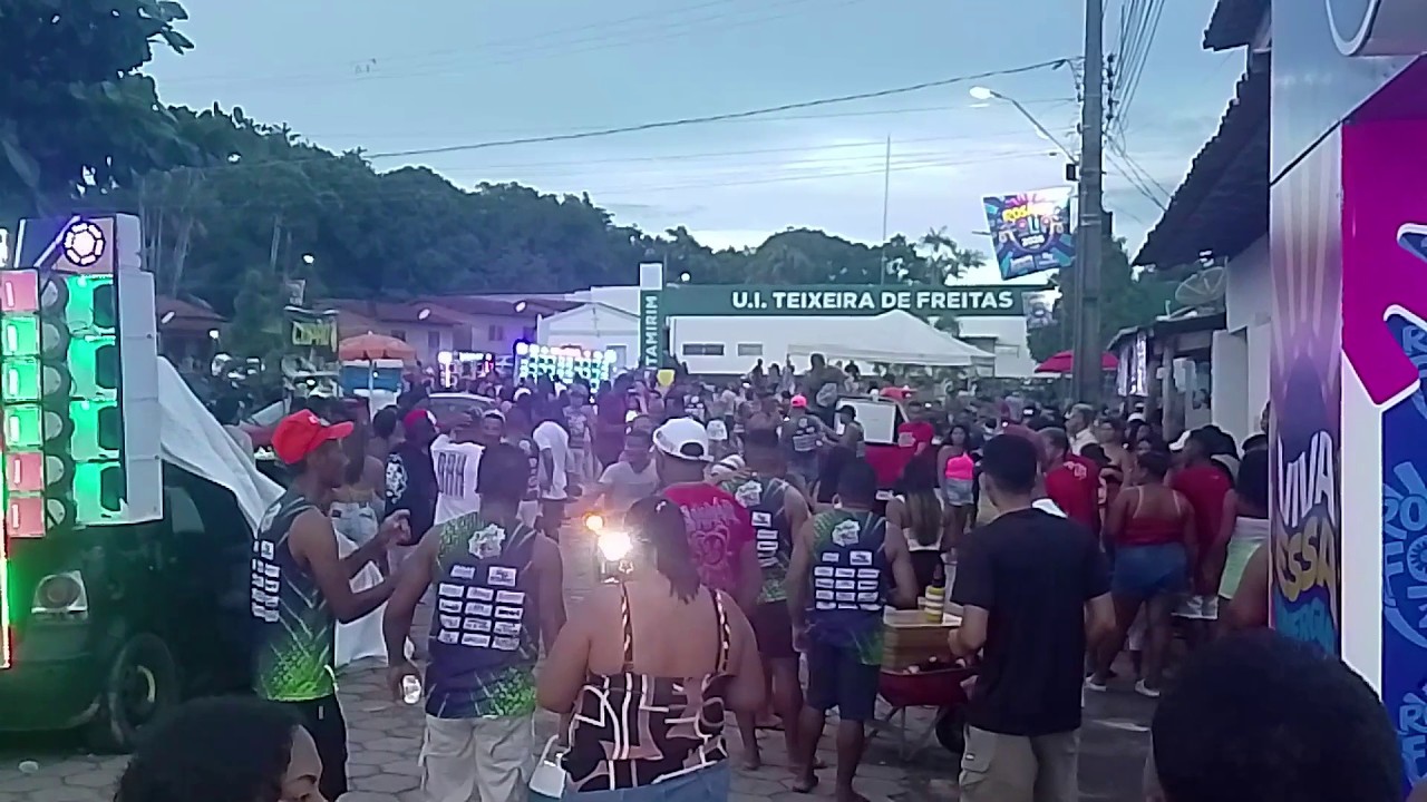 LAVA COPO DE CARNAVAL NO POVOADO ITAMIRIM LEVA MILHARES DE FOLIÕES ÁS RUAS DA COMUNIDADE