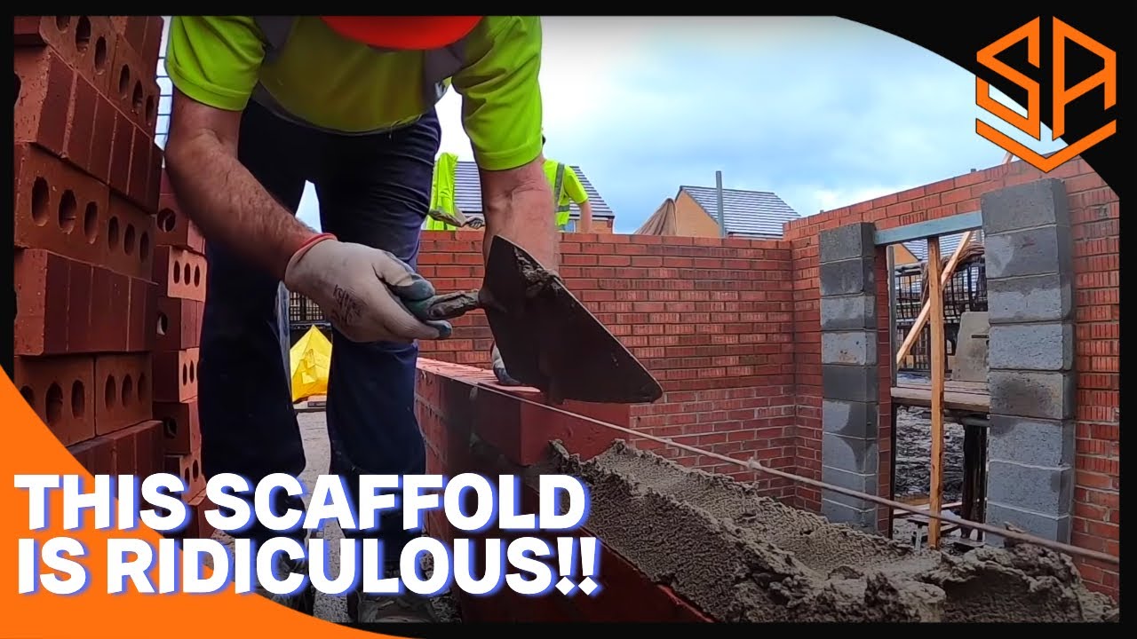 BUILDING A SINGLE GARAGE ON A DODGY SCAFFOLD!!