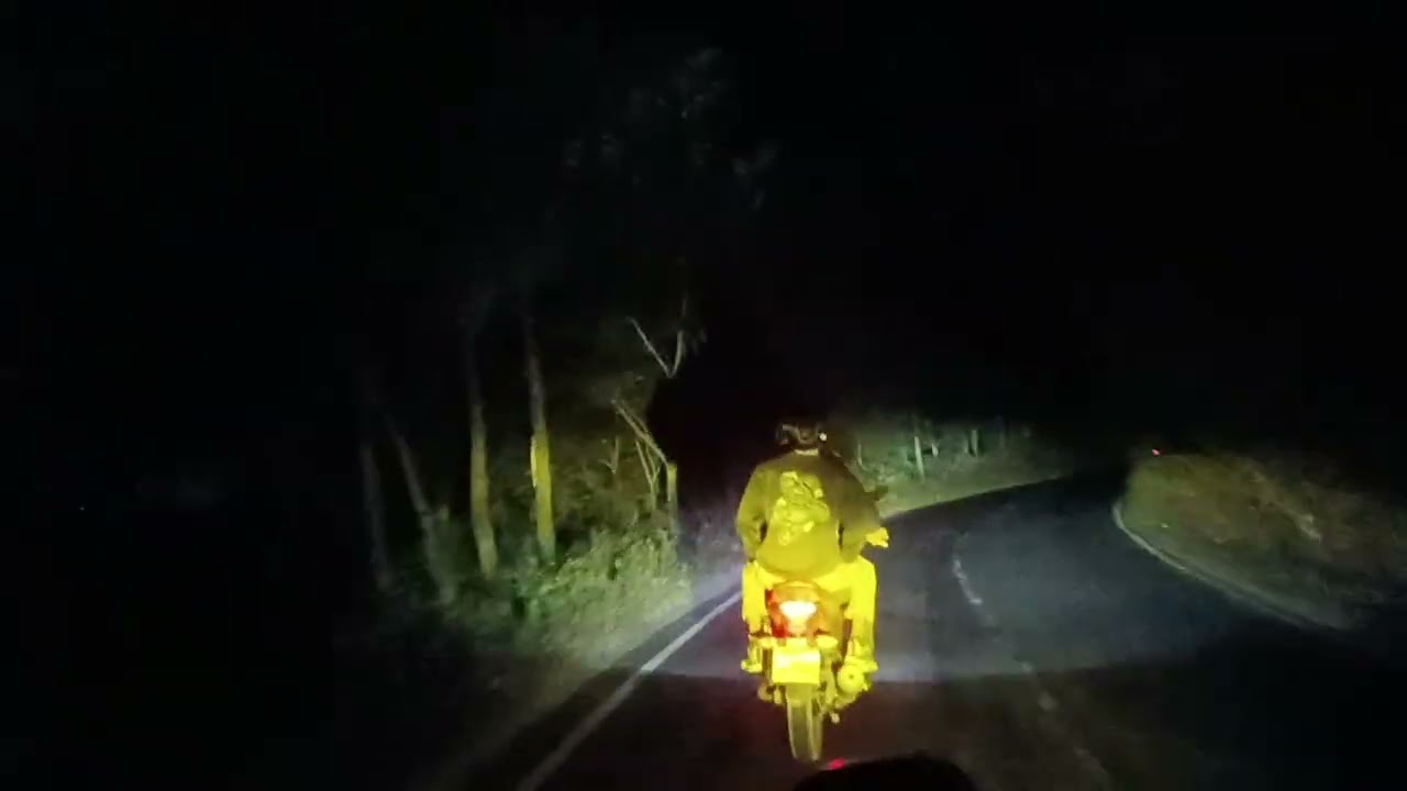 গভীর রাতে সিলেটের পাহাড়ি রাস্তায় 