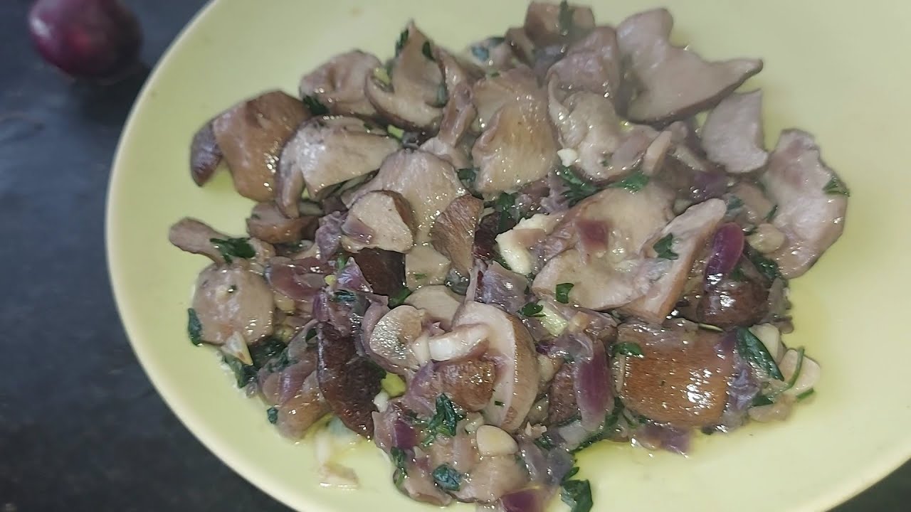 Tocăniță de hribi cu ceapă