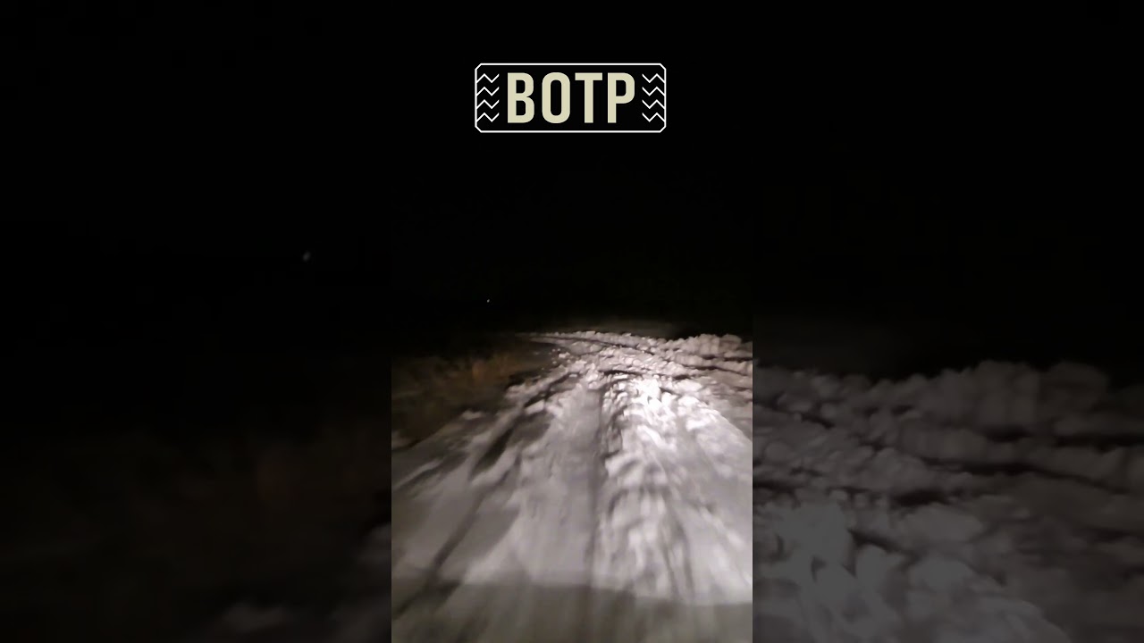 Racing Land Rovers in the Snow at Night #4x4 #offroad