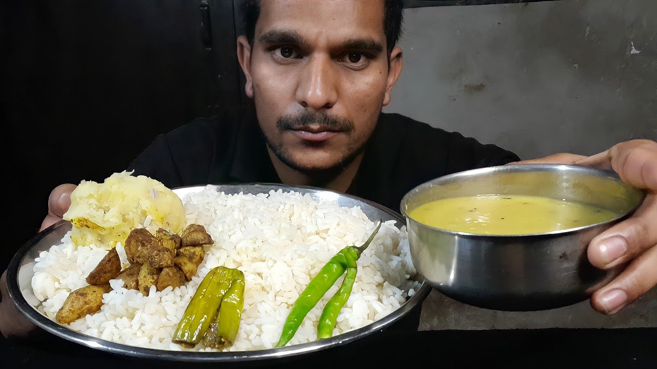 today lauch.eating rice dal aloo chokha aloo bhujia |Indian Village Food Eating Show