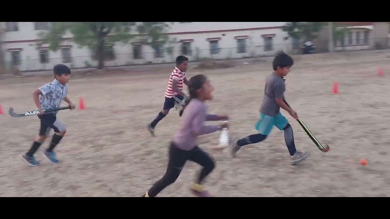 Mai hockey bhi khel leti hu