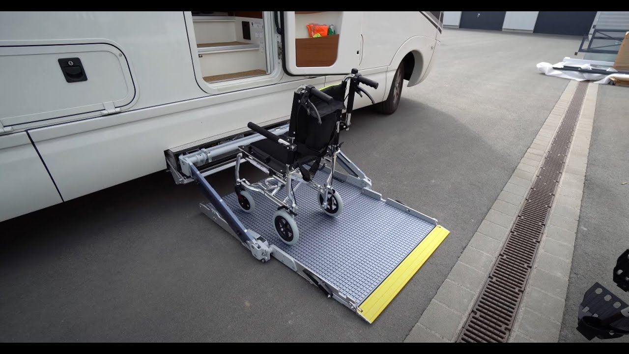 Ehemann ermöglicht kranker Frau wieder das Campen: Morelo Wohnmobil Nachrüstung mit Rollstuhllift.