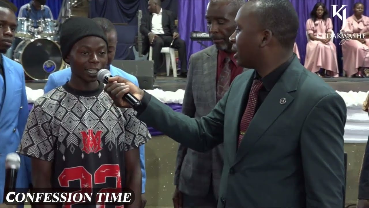 «Я бью того, кто просыпается и заставляет его мочиться»