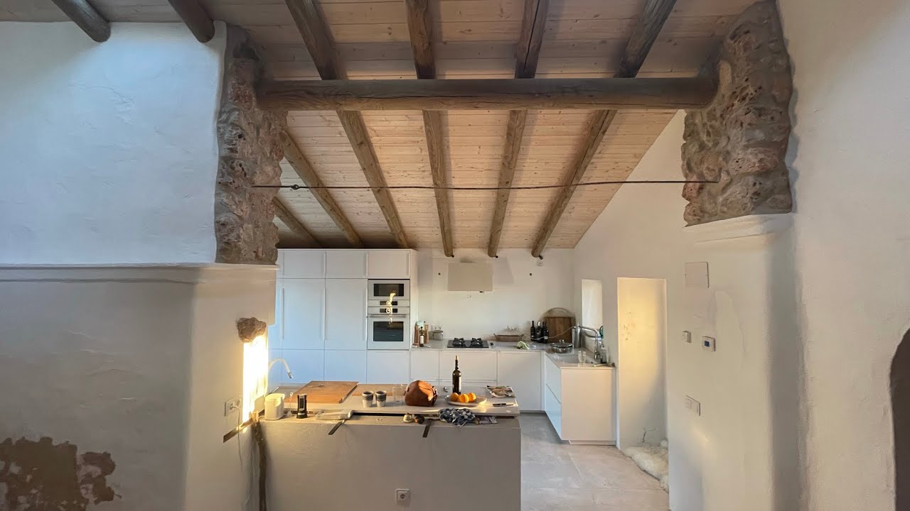 Flashback Dec 2021: Kitchen Renovation & Roof tiles with a story 