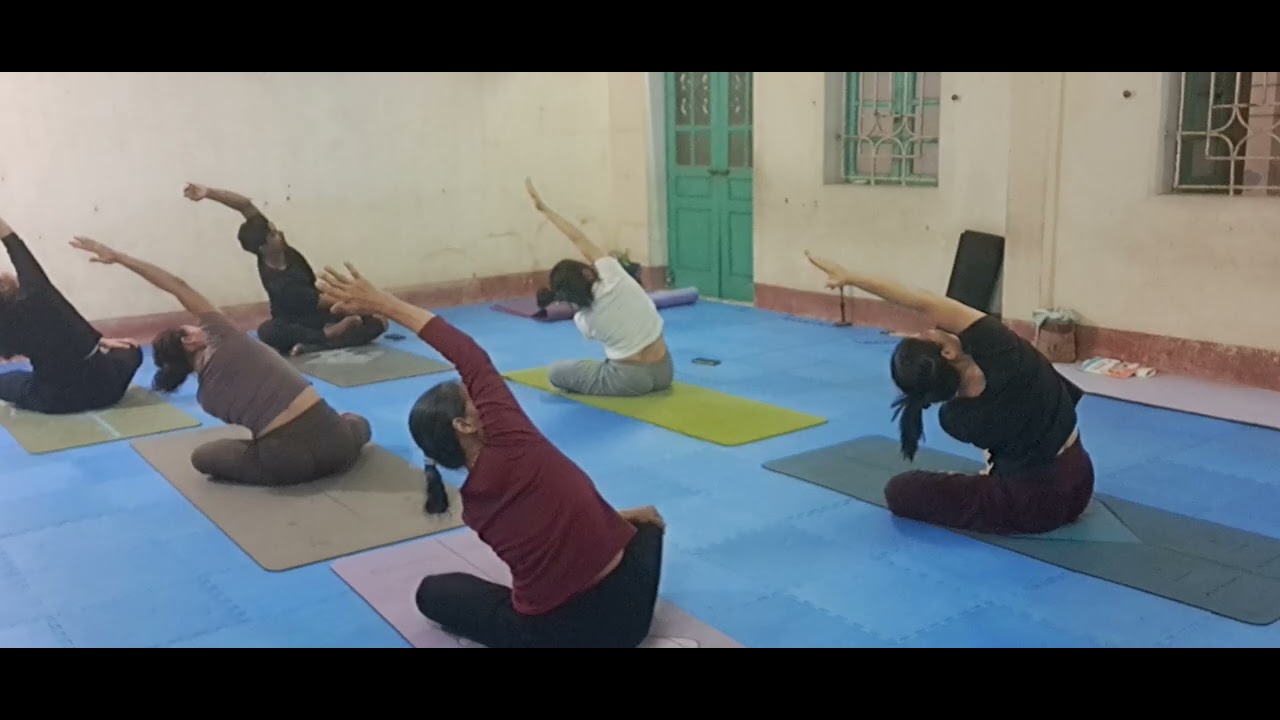 Yoga mở khớp hông thầy Rakesh