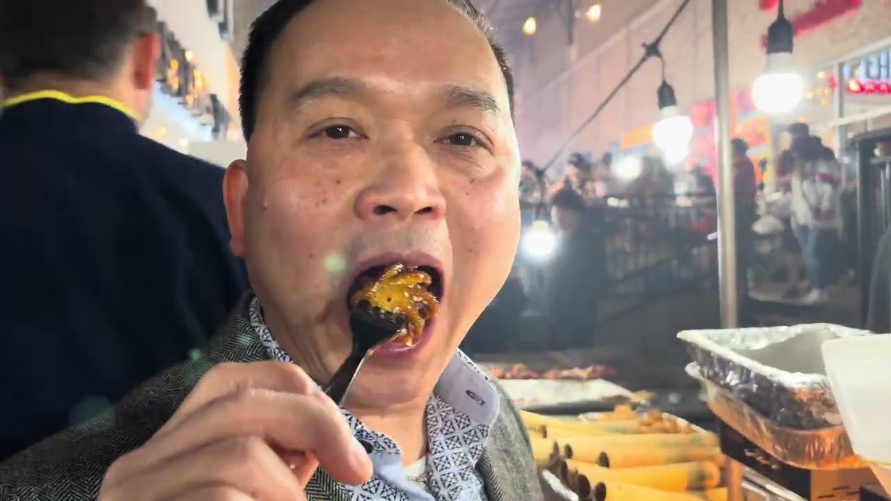 Đi chơi Chợ Tết ở Asian Time Square có mực nướng ngon lắm luôn cả nhà! 