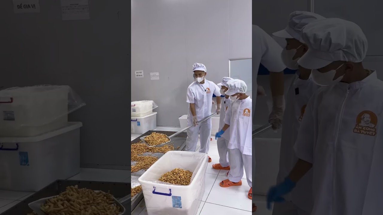 Anh Tippi đột nhập xưởng sản xuất của b&agrave; tuyết | Tippi TV #tippitv