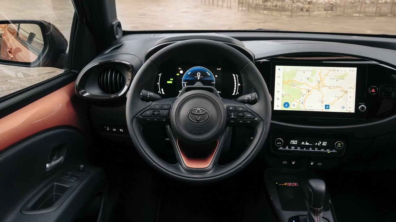 Ποδαρικό στο 2026 με το νέο Toyota Aygo X Hybrid Electric.