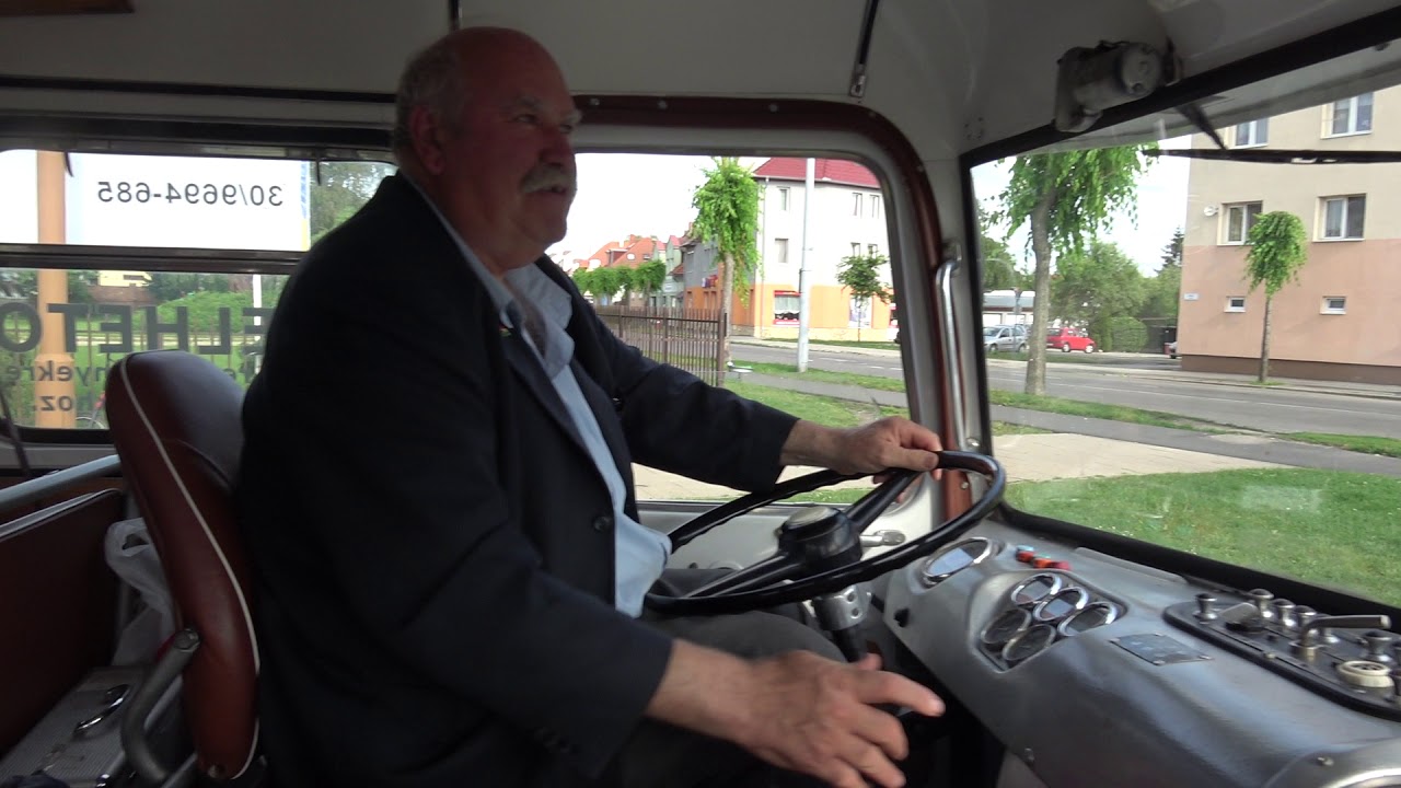 Csak dudálni akarok egyet! - Veterán Ikarus buszt állított meg egy buszsofőr Sárváron