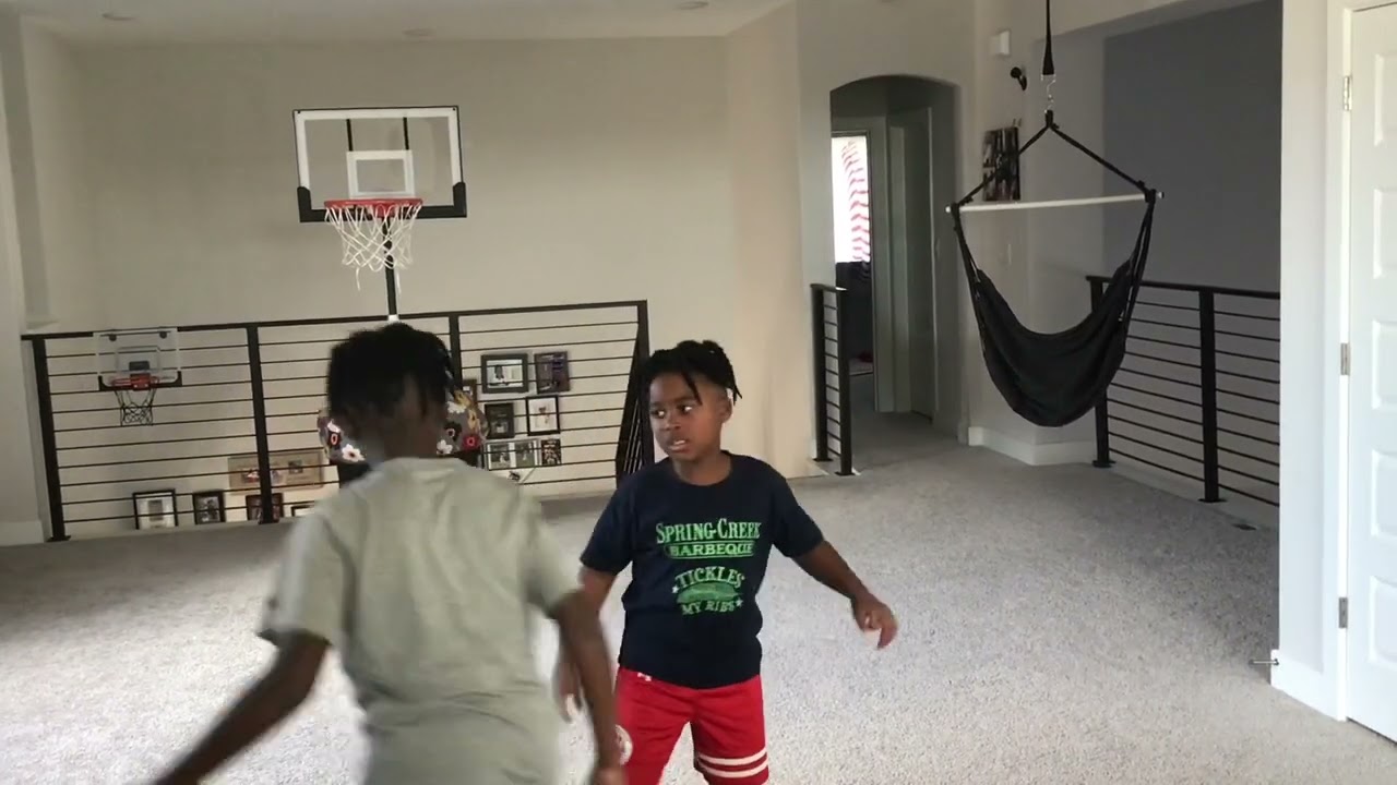 1v1 lil bro part 2 (I wanted to get my get back)#Thebros#basketball#1v1#rematch#funny